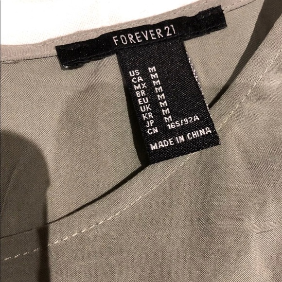 Matte green flowy top! - Picture 3 of 4